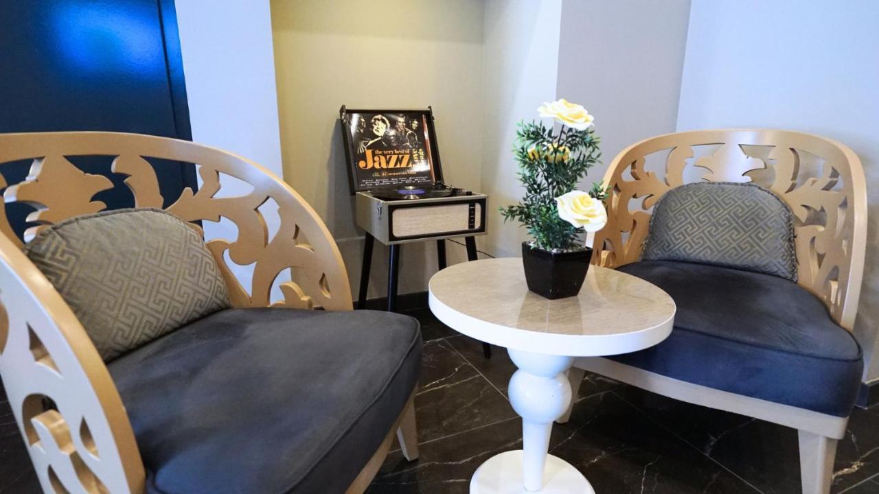 Homey Airport Hotel Arnavutkoy Exteriör bild